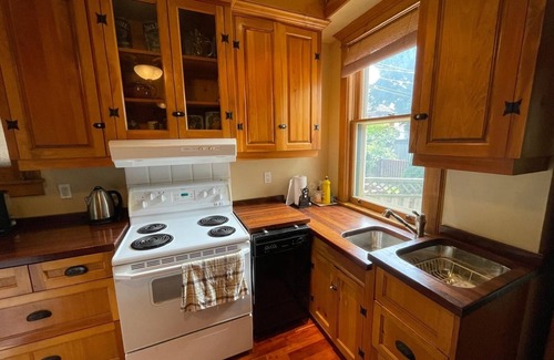 Liberty Village Casa | Large, comfortable, private three bedroom home in South Parkdale, Toronto!
