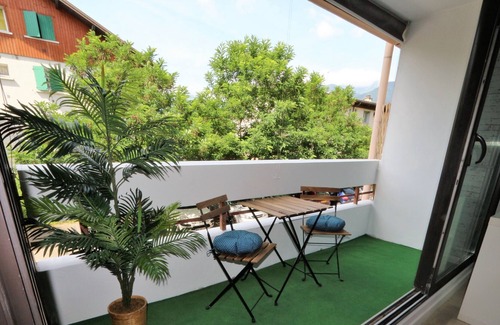 Albertville Condominio | Gran T2 confortable, decoración moderna y luminosa, con terraza cerca de la estación de tren.