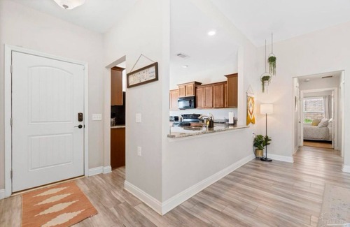 Milton Casa | Large Comfy Home, Close to Beach, Breakfast Included
