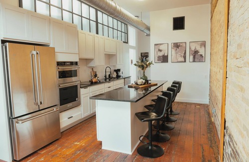 Heartside Condominio | Large Condo in the heart of GR