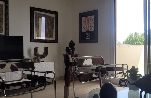 Cauderan Apartamento | Large contemporary luxury apartment with terrace on top floor