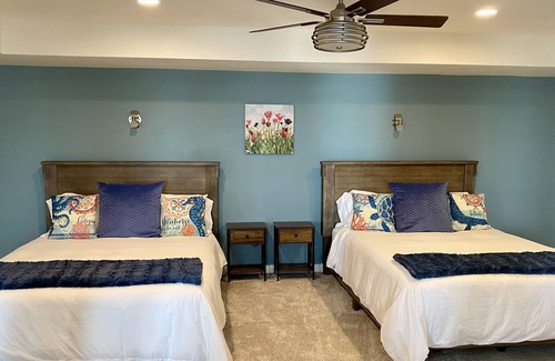 Oak Harbor Casa | Large Contemporary View Home, Spectacular Sunsets, Shipping Lanes, Fire pit!