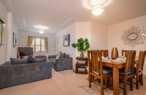 Knowle Sands Apartamento | Large Contractor House & Private Parking by ComfyWorkers