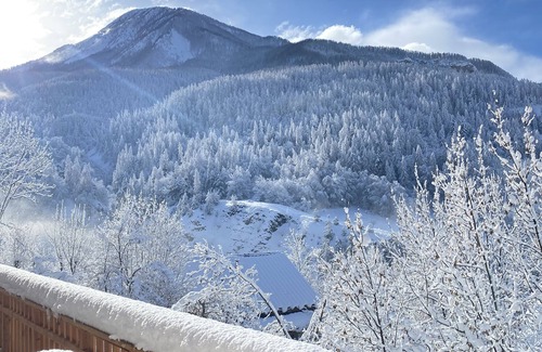 Colmars Chalet De Esquí | Large & Cosy Chalet in Alpes de Haute Provence, with chimney, piano & garden!