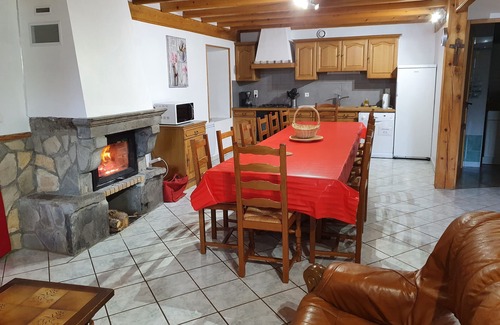 Saint-Privat-du-Dragon Cabaña | Casa grande "Chez Marinette"