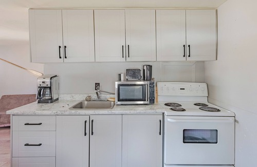 Frontenac Cabina | Large Cottage Family Fun Lakehouse: 4 Beds/Bunks, Sleeps 8, AC, Water Access