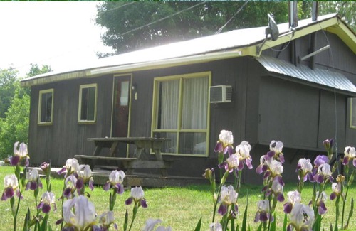Frontenac Cabina | Large Cottage Family Fun Lakehouse: 4 Beds/Bunks, Sleeps 8, AC, Water Access