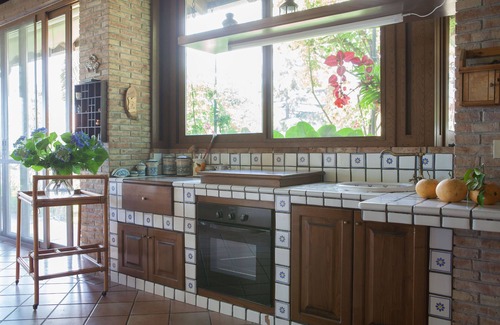 Santa Venerina Villa | Elegante villa en jardín panorámico con piscina privada.