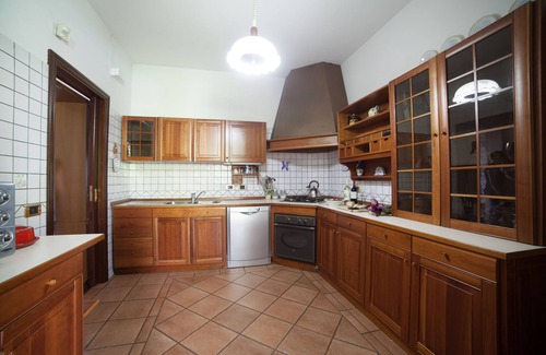Santa Venerina Villa | Elegante villa en jardín panorámico con piscina privada.