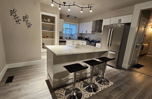 Lents Casa | Large Cozy Home