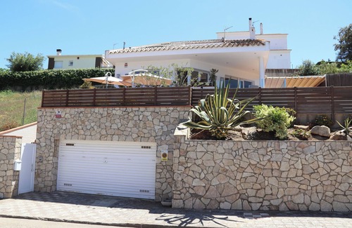 Canet de Mar Villa | Gran chalet con piscina privada en el centro de Canet de Mar