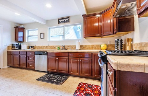Downtown Riverside Casa | Large Craftsman blocks from Downtown Riverside!
