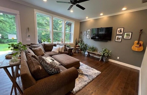 Snohomish Casa | Large Custom Home with a Hot Tub & Spa on 80 acres