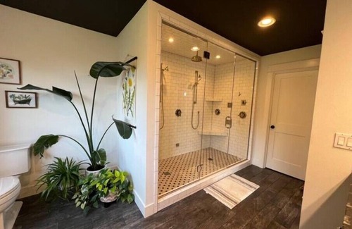 Snohomish Casa | Large Custom Home with a Hot Tub & Spa on 80 acres