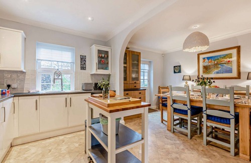 Shipton under Wychwood Cabaña | Large dog friendly holiday home - Myrtle House