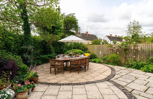 Shipton under Wychwood Cabaña | Large dog friendly holiday home - Myrtle House