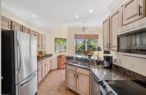 North Naples Condominio | Large Deluxe 2-bedroom Condo in Bay Forest Naples Minutes to Beach - 30 day min.