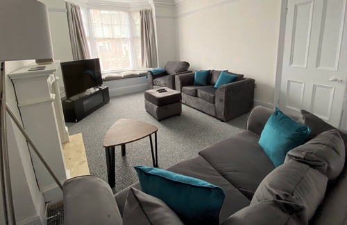 Wellingborough Casa | Large Detached Property sleeping up to 6 contractors or family groups of 9