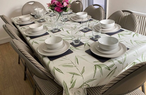 Wellingborough Casa | Large Detached Property sleeping up to 6 contractors or family groups of 9