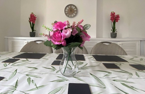 Wellingborough Casa | Large Detached Property sleeping up to 6 contractors or family groups of 9