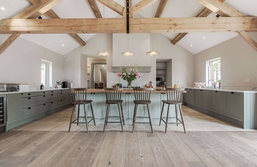 Little Coxwell Casa | Large dog friendly holiday home with a hot tub in the Cotswolds - The Oat Barn