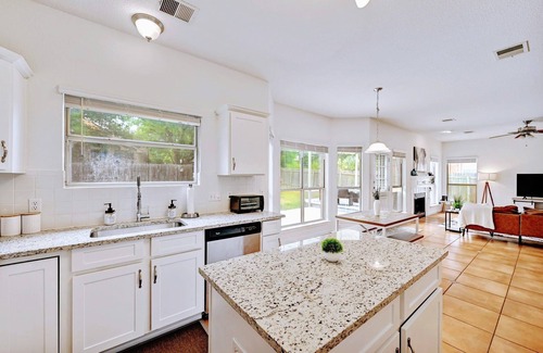 Wells Branch Casa | Large Dog Friendly House w/ Fenced yard! Sleeps 14