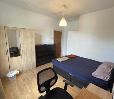 Finsbury Park Casa | Large double bedroom - posh area