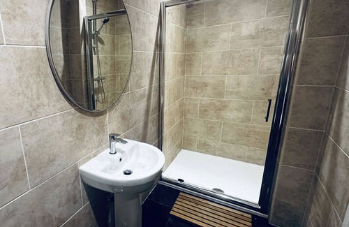Holbeach Casa | King-Baño con ducha-Superior-Vista al patio