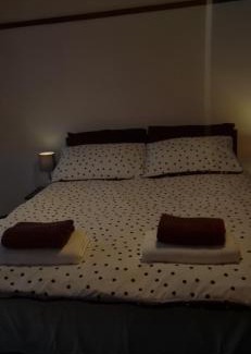 Pinkwell Casa | Large Double room near London Heathrow Airport