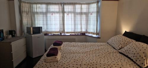 Pinkwell Casa | Large Double room near London Heathrow Airport
