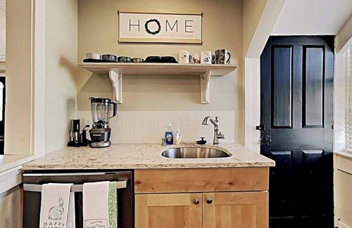 West Dover Apartamento | Large Elegant Historic 2BR, Walk to restaurants!