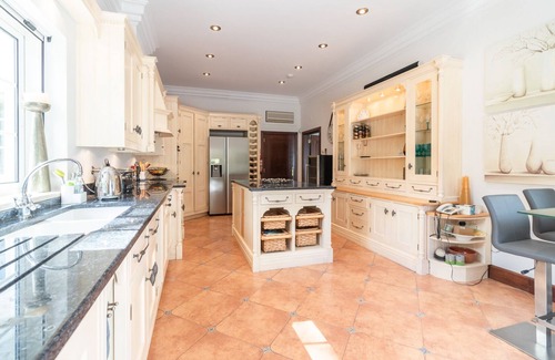 Almancil Villa | Large elegant Villa overlooking Golf Course with large outdoor BBQ and Pool area