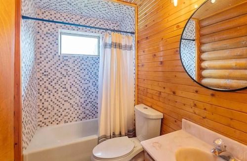 Mammoth Creek Casa | Large Elegant Reunion Cabin by Lake and Ski Resort