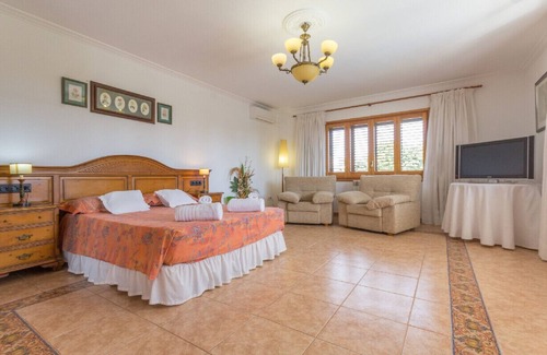 Sant Jordi de Ses Salines Villa | Gran casa cómoda y amplia, cerca de Ibiza. Piscina privada, bbq, billar juegos..