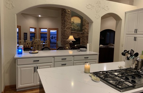 Monument Casa | Large estate with indoor pickleball, XL hot tub, sauna, golf & VIEWS galore!