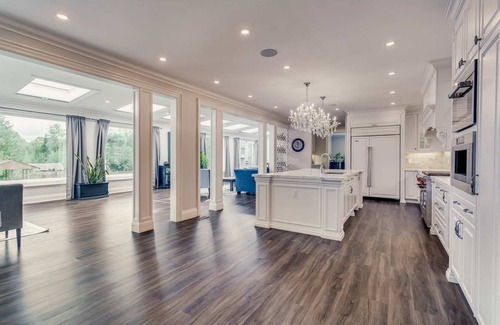 King Casa | Large Estate with Luxury Collection of Amenities