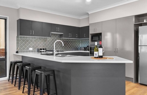North Lambton Casa | Large executive residence