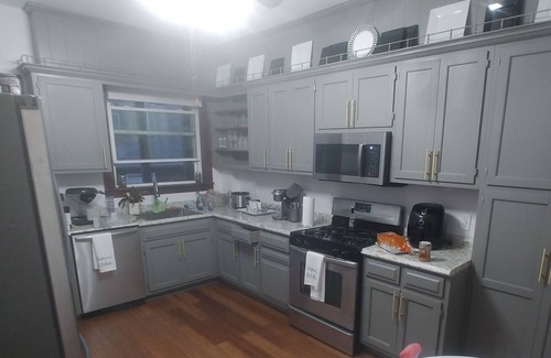 Pullman Casa | Large Executive Historic Row house in Historic Pullman