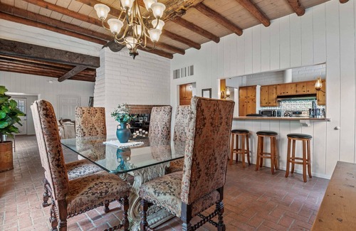 Tanque Verde Casa | Large Families, Resort-Style Pool Solana #5