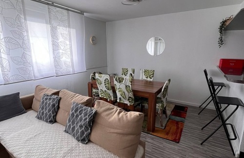 Koenigshoffen Est Apartamento | Large family apartment for 6 to 10 people (1 BB bed available)