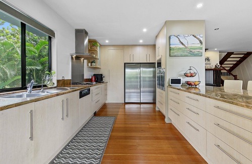 Point Lookout Casa | Large Family Beachhouse - Walk to Everything