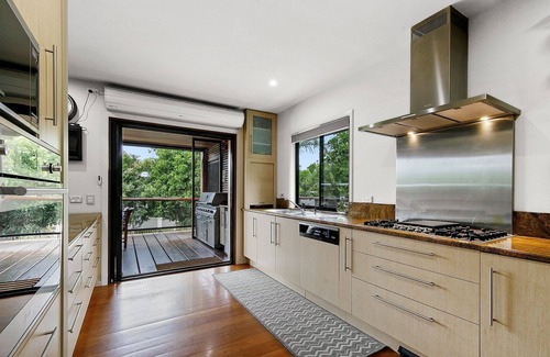 Point Lookout Casa | Large Family Beachhouse - Walk to Everything