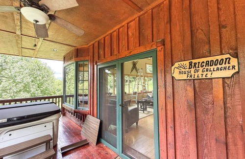 Zionville Cabina | Large Family Cabin - Hot Tub | Views | Game Room