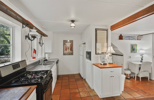 King City Casa | Beach Cottage en el pueblo con piscina privada