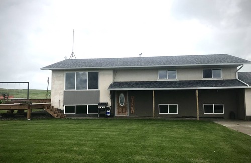 Cardston County Casa | Large, Family Friendly Country Full house near Waterton and Cardston