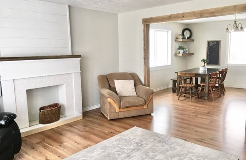 Cardston County Casa | Large, Family Friendly Country Full house near Waterton and Cardston