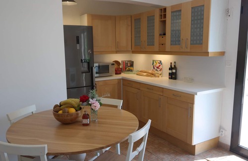 Vendres Casa | Gran casa familiar con piscina y jardín, cerca de la playa y tiendas.