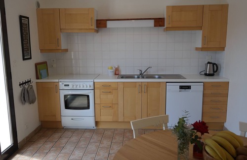 Vendres Casa | Gran casa familiar con piscina y jardín, cerca de la playa y tiendas.