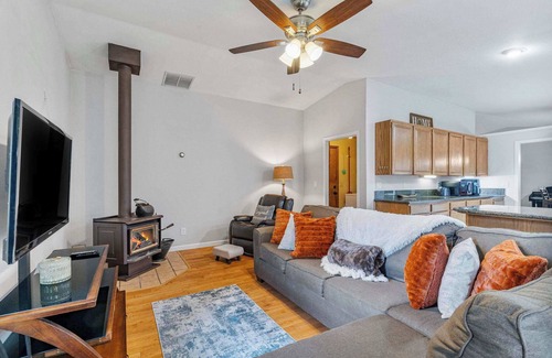 Olympia Casa | Large Family-Friendly Home on NW Side - Dogs OK