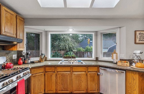 Olympia Casa | Large Family-Friendly Home on NW Side - Dogs OK
